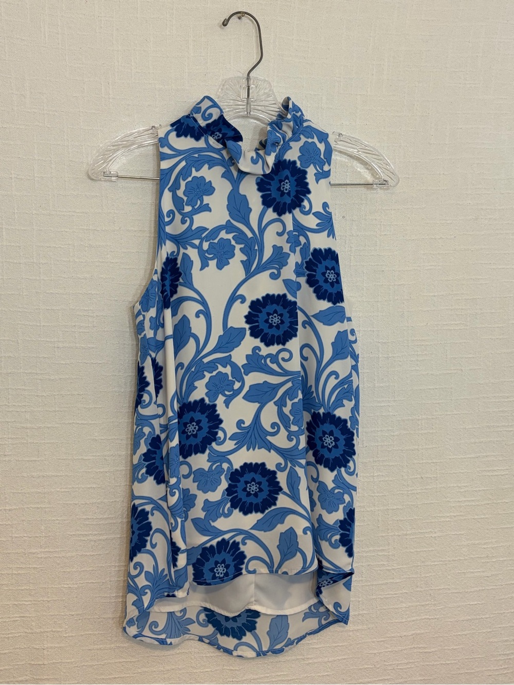 Gibson Blue/White Floral Tie Neck Bow Accent Blouse Sleeveless Women’s XS
